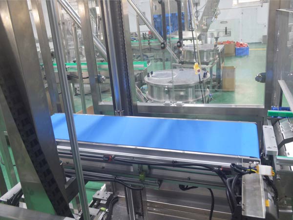 冠鸿智能灌装生产线为博凯汽车用品实现智能化生产
